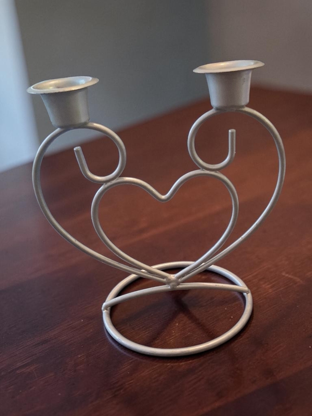 This silver-colored "Royal" metal wire candlestick holder For 2 Tapered Candles
